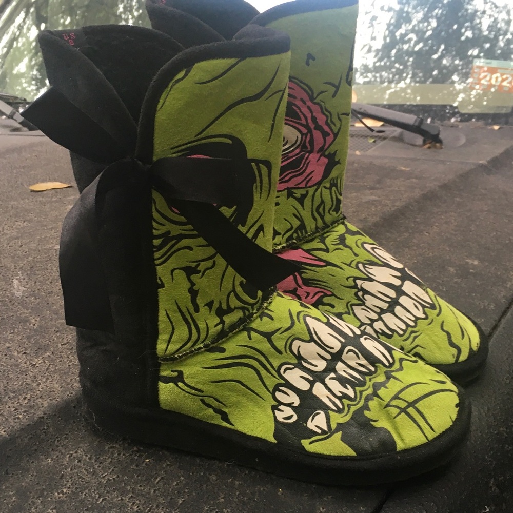 Iron Fist Green Zombie Graphic Ankle Boots with Black Bows - Picture 4 of 8